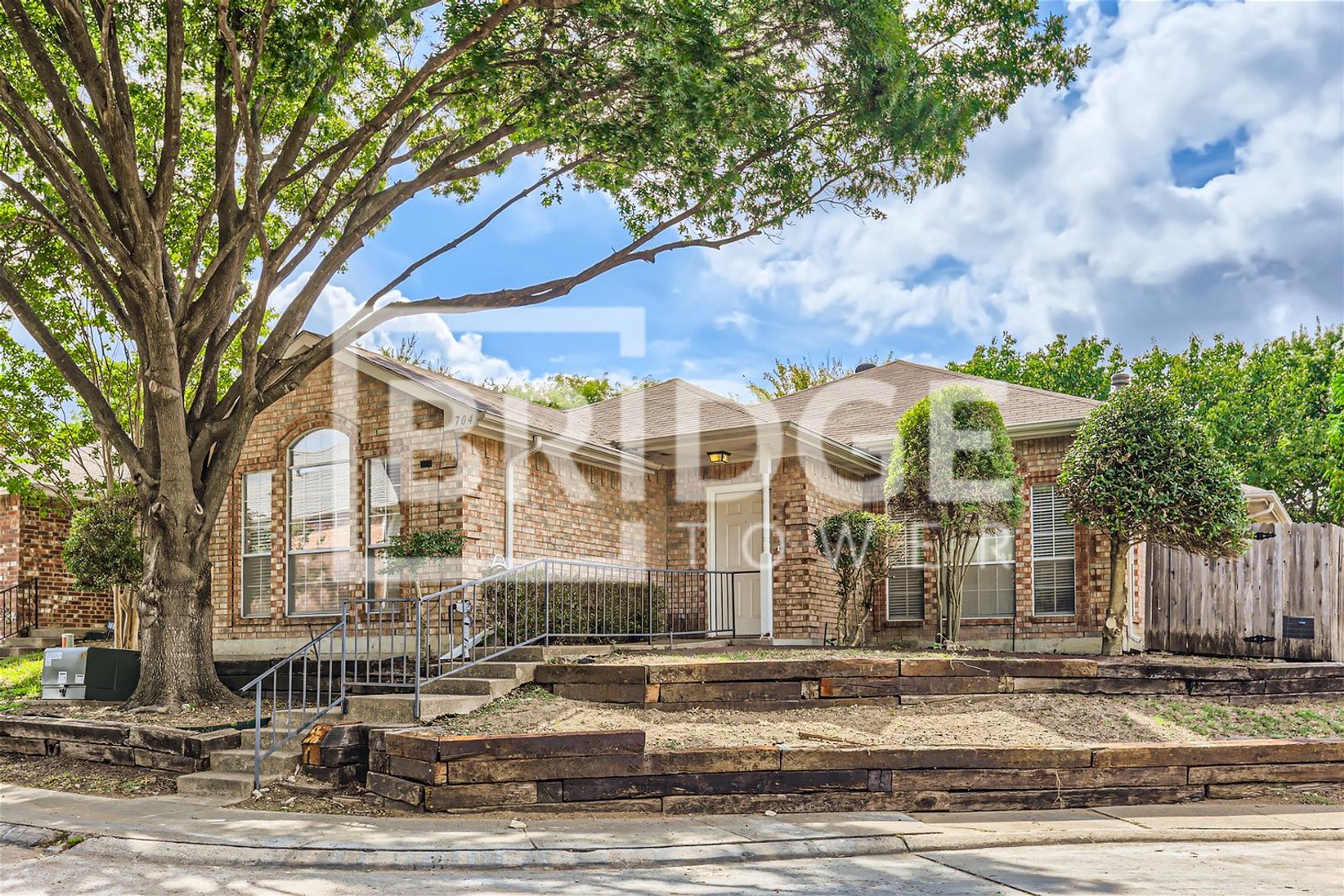 Desoto House: 704 Ashbrook Drive