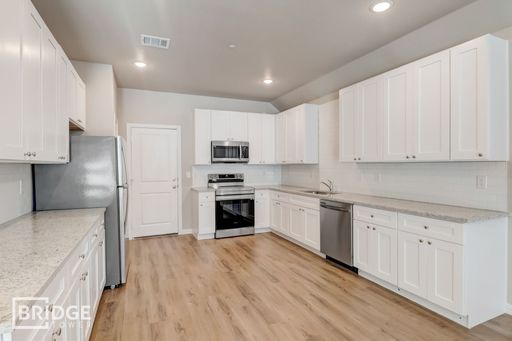 1016 E Golden Lane, Burleson, TX 76028