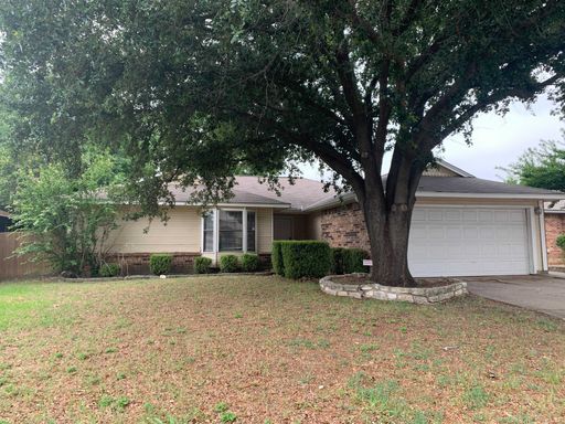 2621 Carrington Lane, Grand Prairie, TX 75052-4005