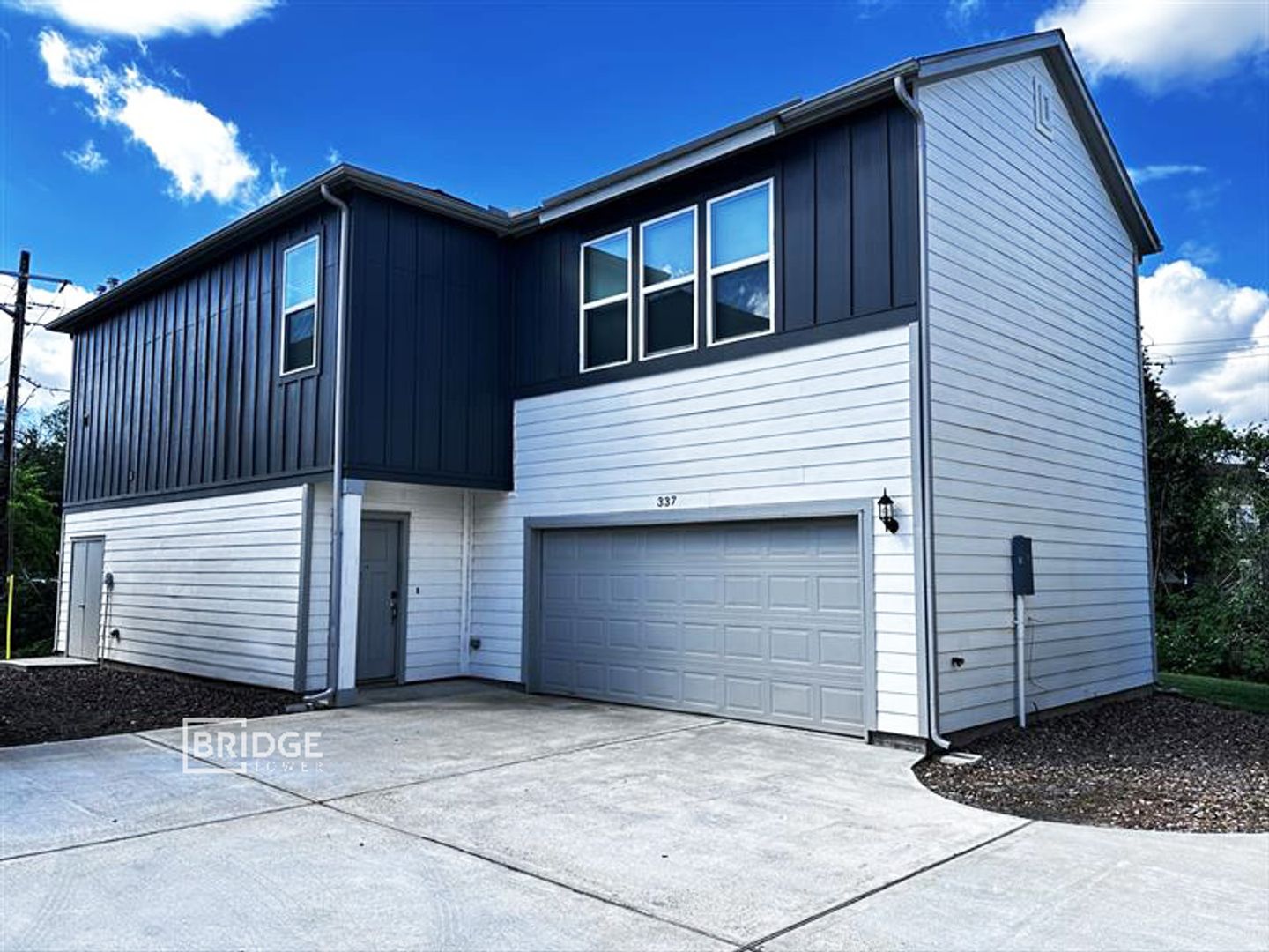 Lake Jackson House: 337 Huisache Street