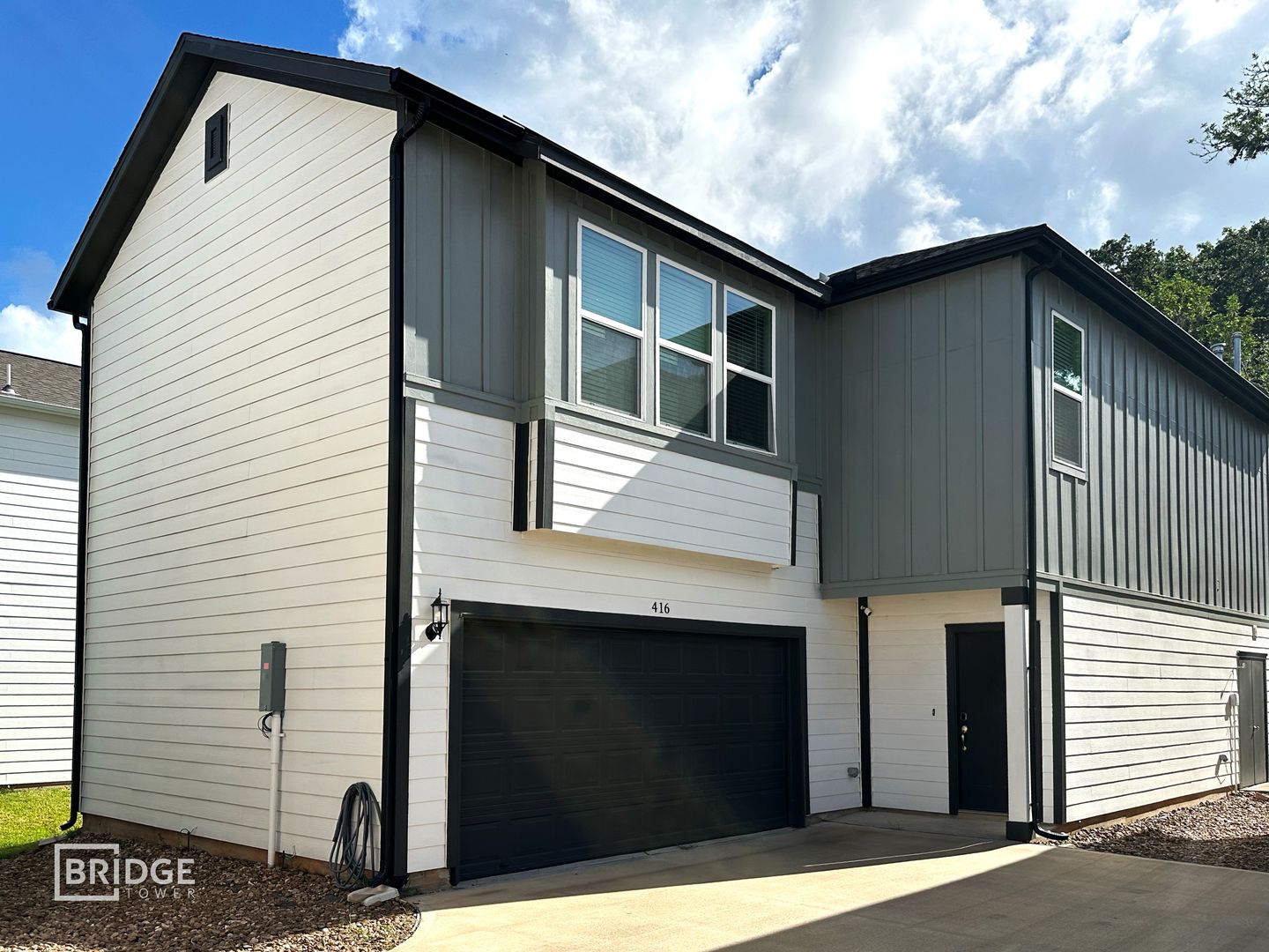 Lake Jackson House: 416 Huisache Street