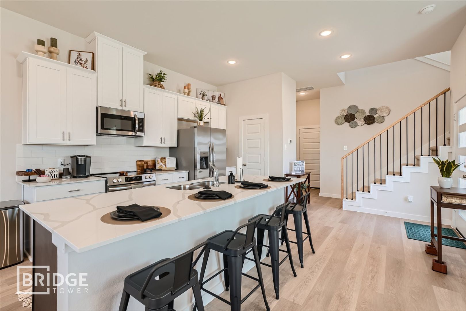 Magnolia House: 33150 Willow Heights Lane