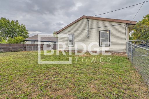Listing photo thumbnail