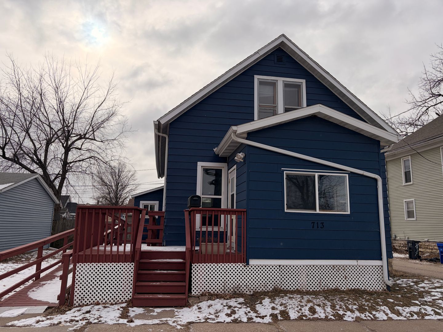 Cedar Rapids House: 713 7th Ave SW