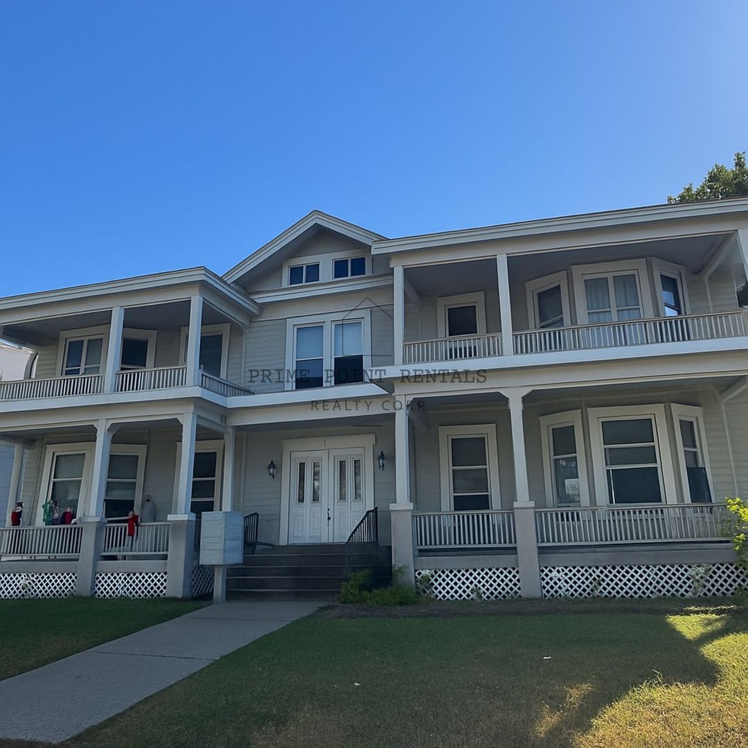 Davenport Apartment: 811 E 14th St.