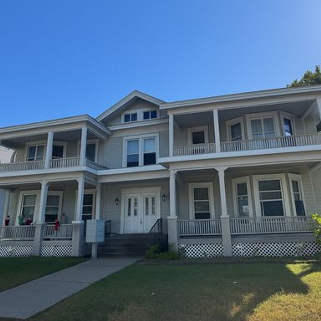 Davenport Apartment: 811 E 14th St.