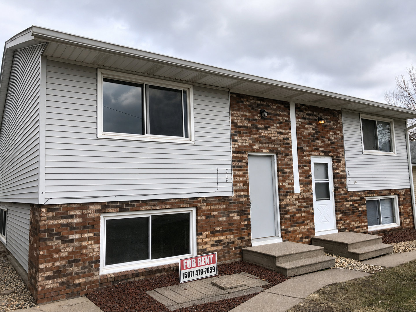 Colona Apartment: 720 7th St.