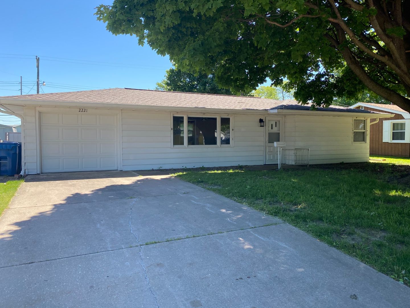Silvis House: 2221 8th St