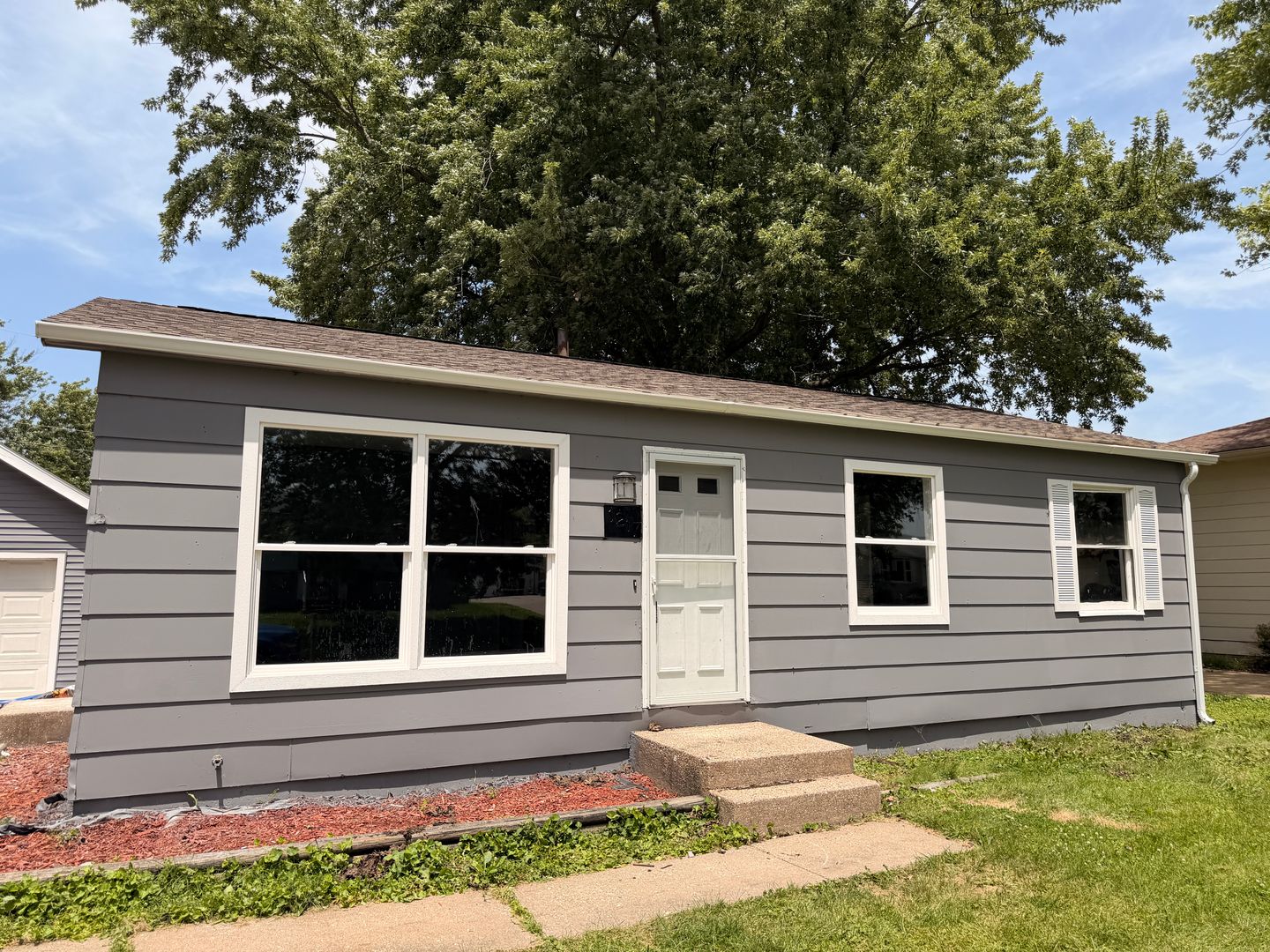 Rock Island House: 1217 95th Ave W