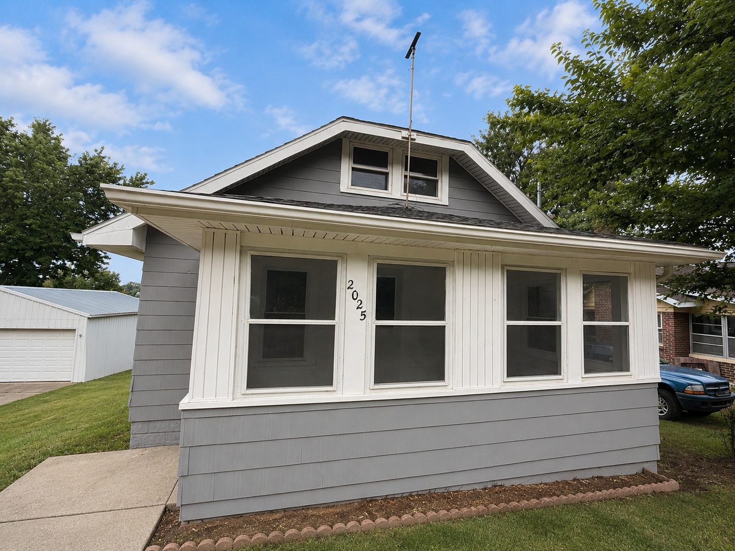 Clinton House: 2025 S Bluff Boulevard