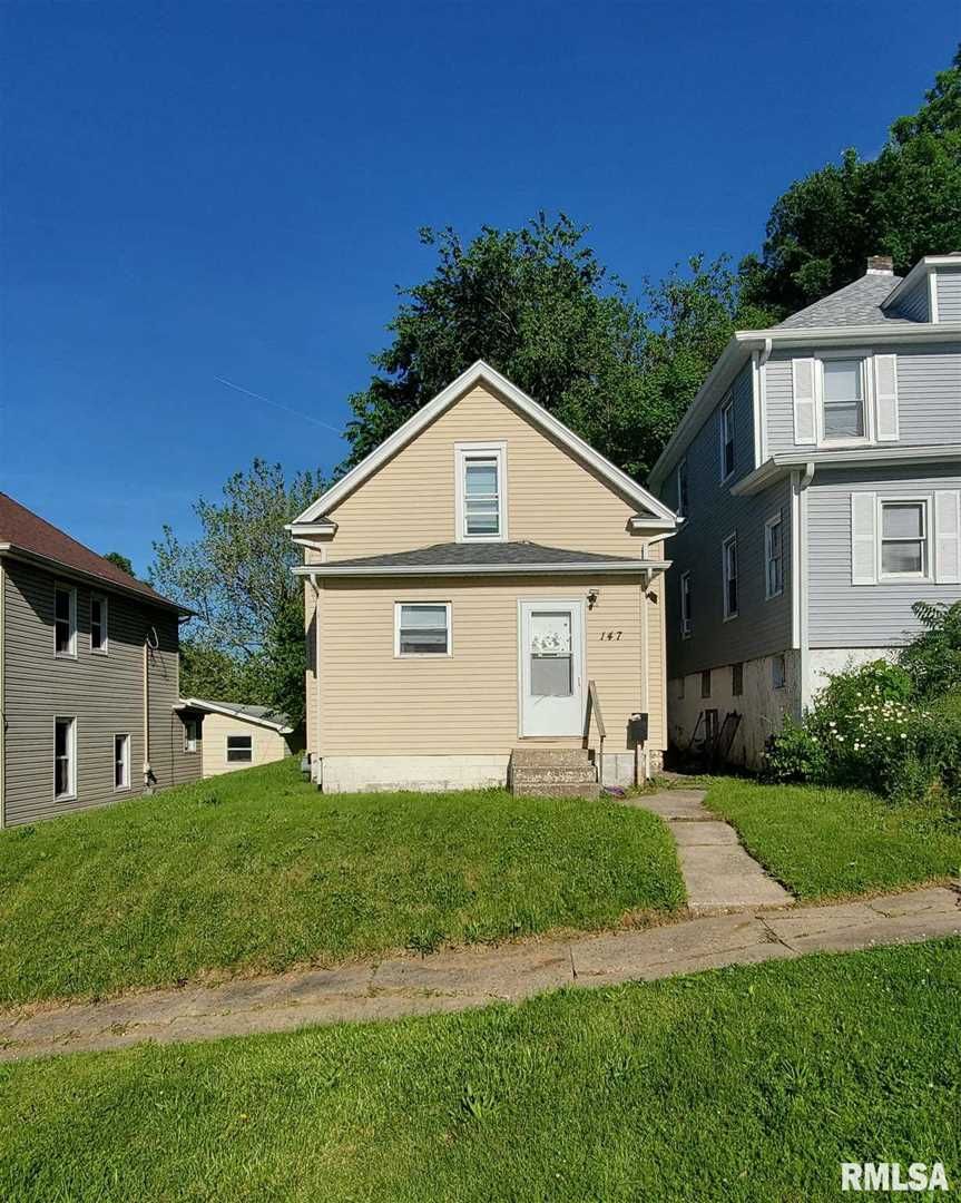 Silvis House: 147 6th St