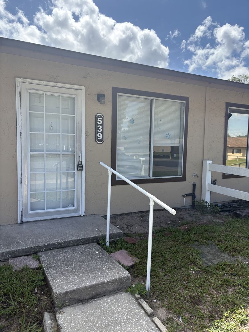 Tavares House: 539 E Rosewood Ln
