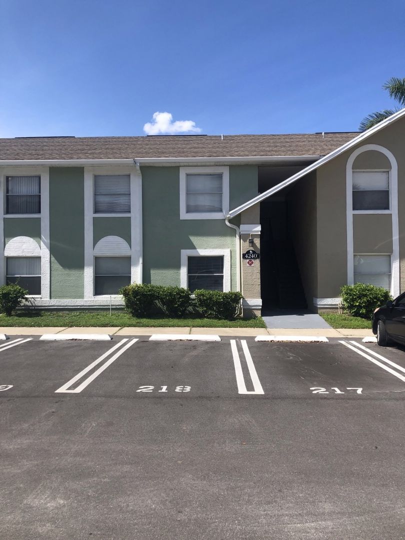 Orlando House: 4240 Pershing Pointe Place # 5