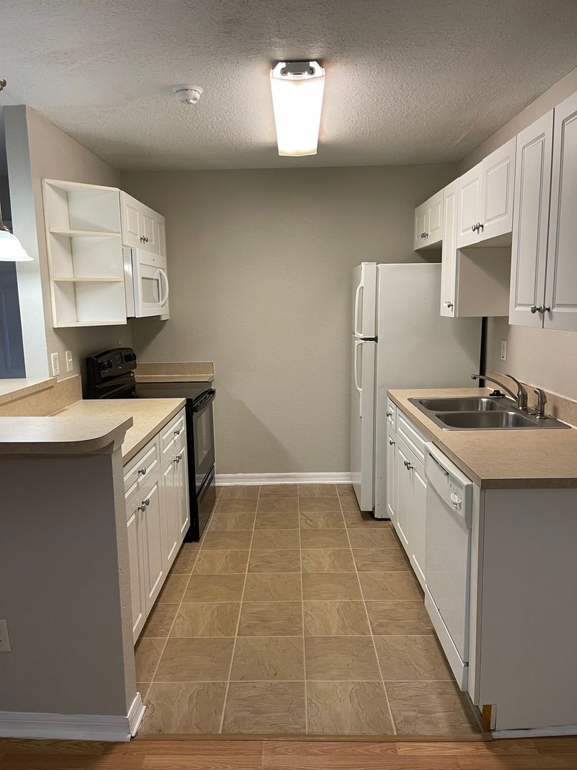 Pearl Lake 185-106 6 of 12