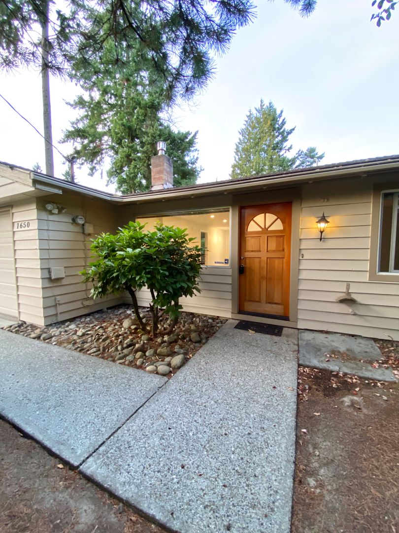 Bellevue House: 1650 171st Ave NE