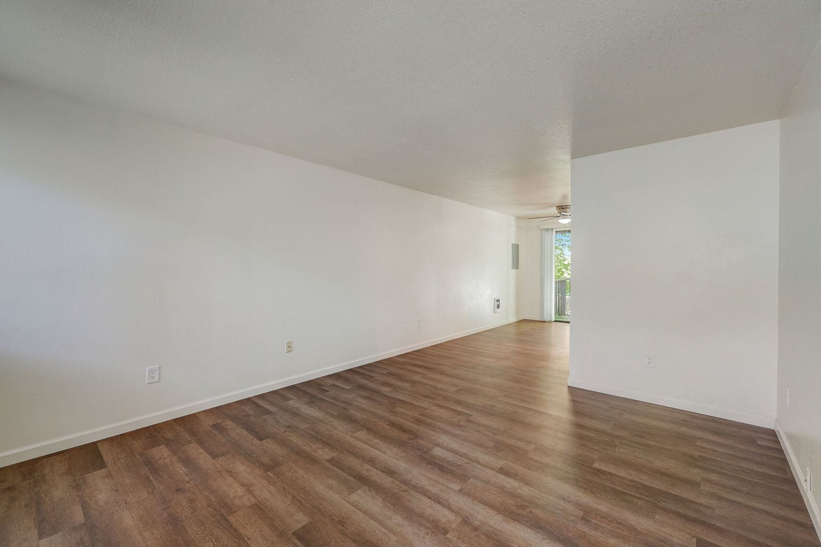 Hillsboro Apartment: 140 NE 47th Avenue