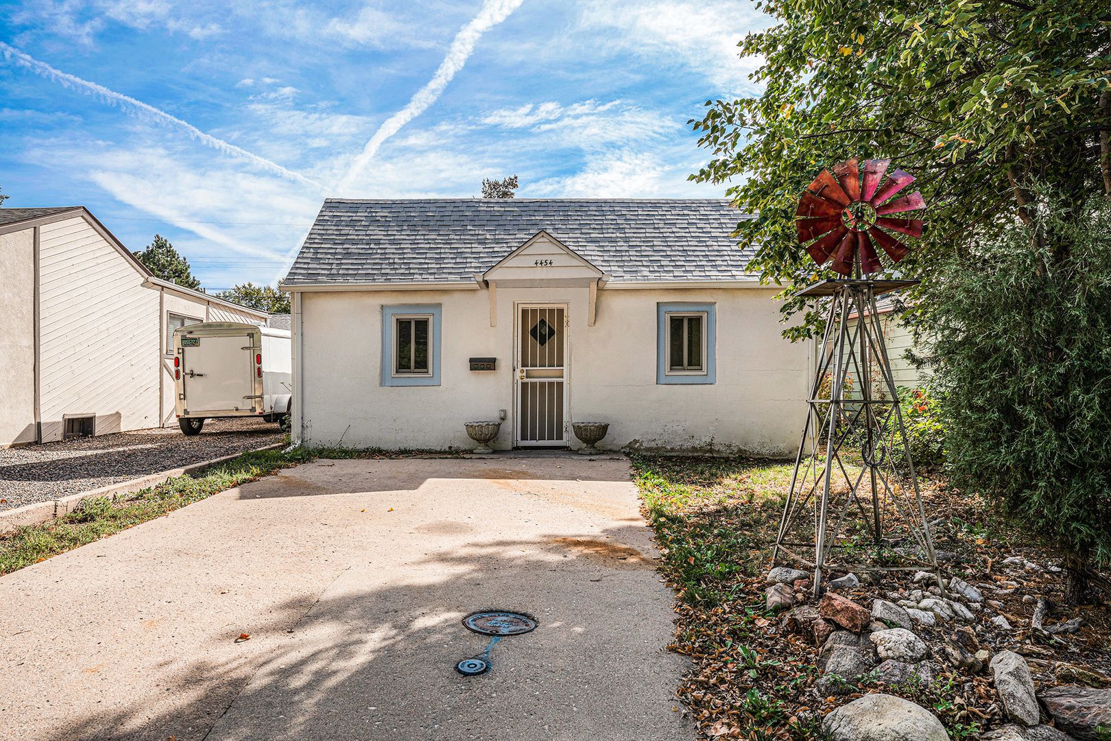 Englewood House: 4454 S Elati St