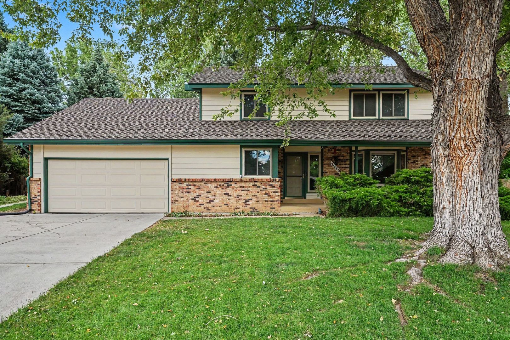 Littleton House: 7980 S Harrison Circle