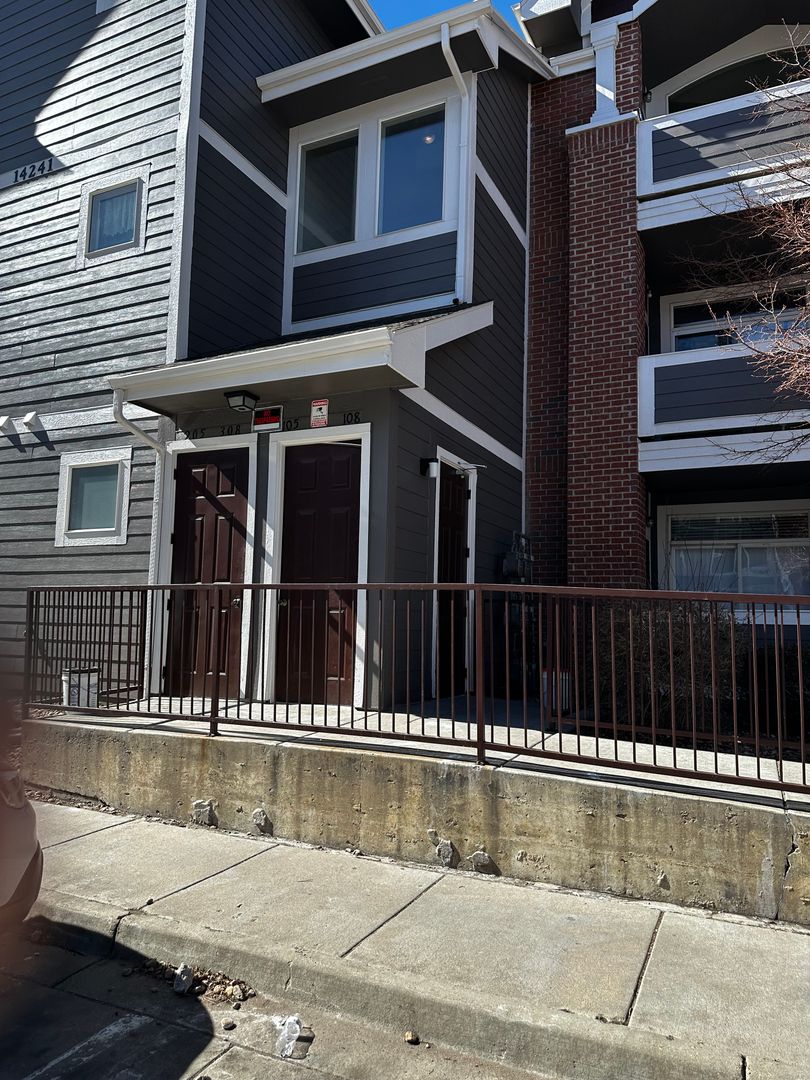 Aurora House: 14241 E 1st Drive