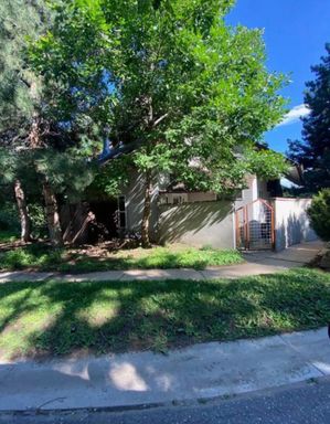 Prime Boulder Townhouse Near Pearl Street & Mt. Sanitas – photo 1
