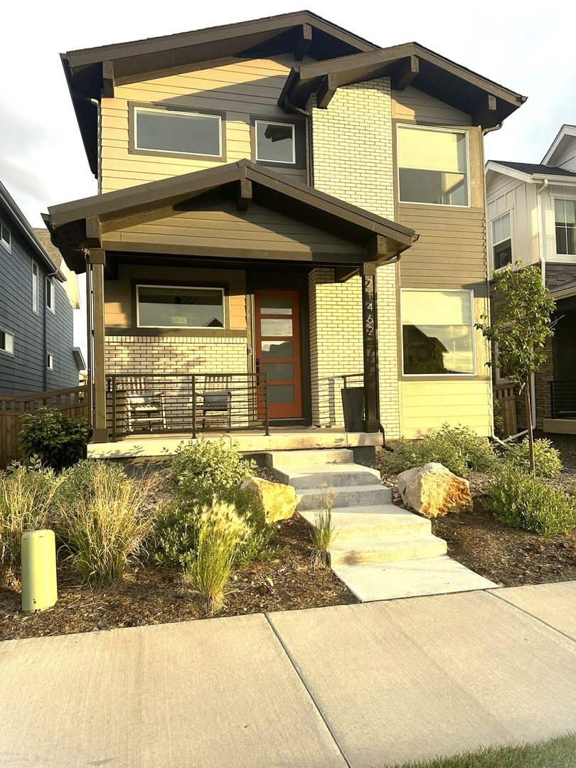 Aurora House: 21462 E 60th Avenue