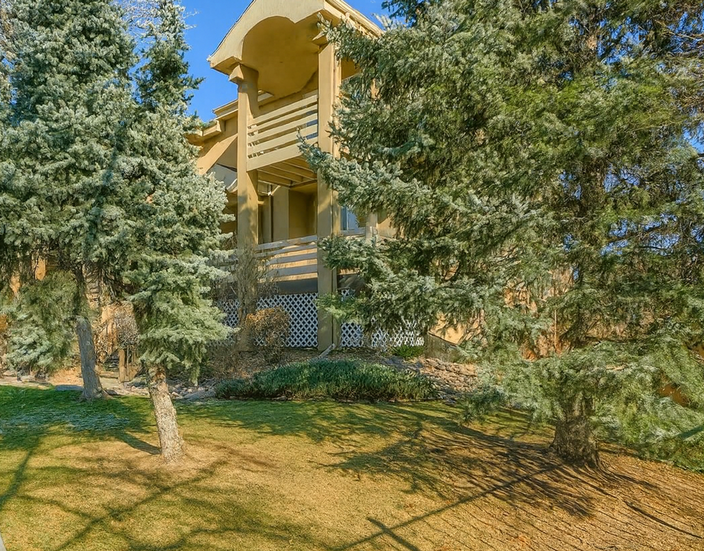 Denver House: 4501 E Kentucky Cir