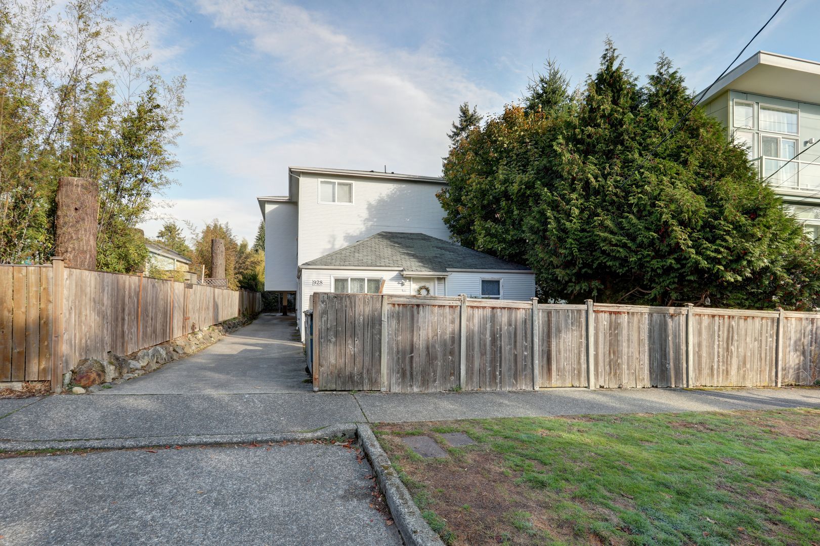 Seattle Apartment: 928 N 97th Street