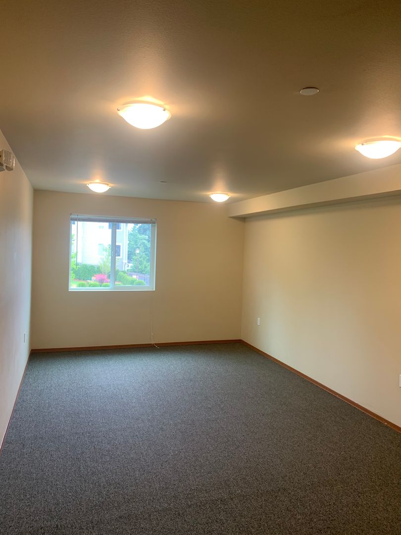 Burien Apartment: 12210 Ambaum Blvd SW