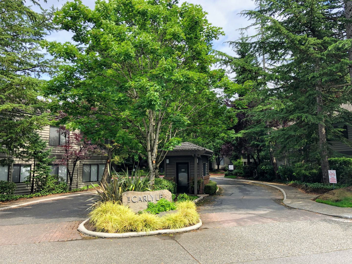 Bellevue Condo: 1256 Bellevue Way NE #2