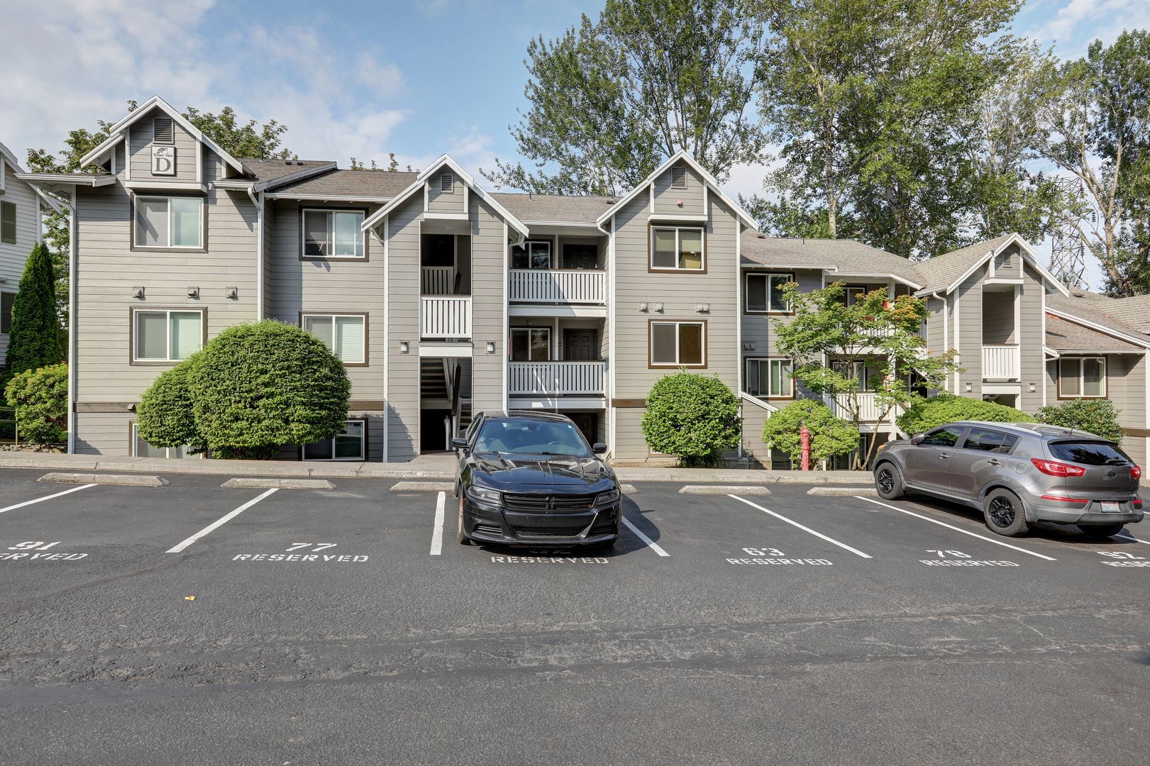 Renton Condo: 901 Sunset Blvd NE # D213