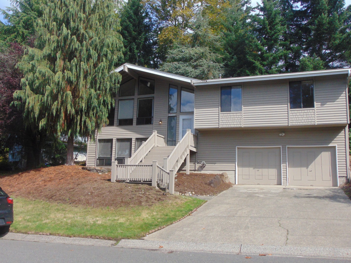 Bellevue House: 5920 138th Place SE