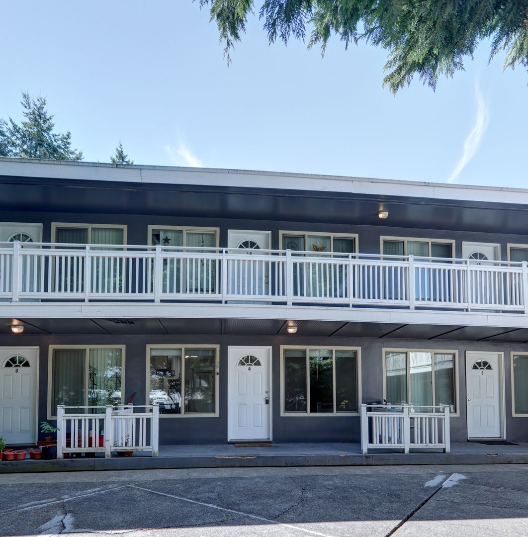 Auburn Apartment: 717 A Street  NE