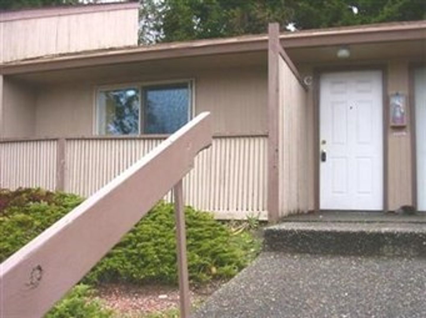 Bellevue Apartment: 504-528 156th Ave SE