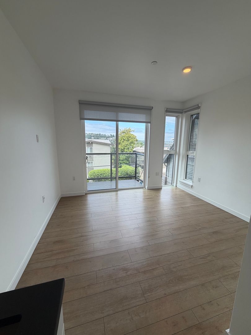 Seattle Apartment: 2227 Yale Ave E