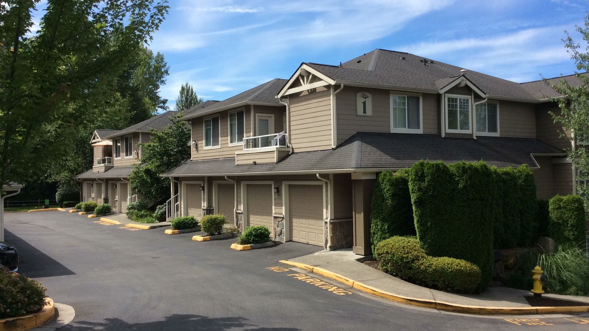 Sammamish House: 3500 E Lake Sammamish Pkwy SE, #1-102