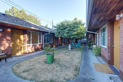 Charming Studio Minutes from UW! – photo 1