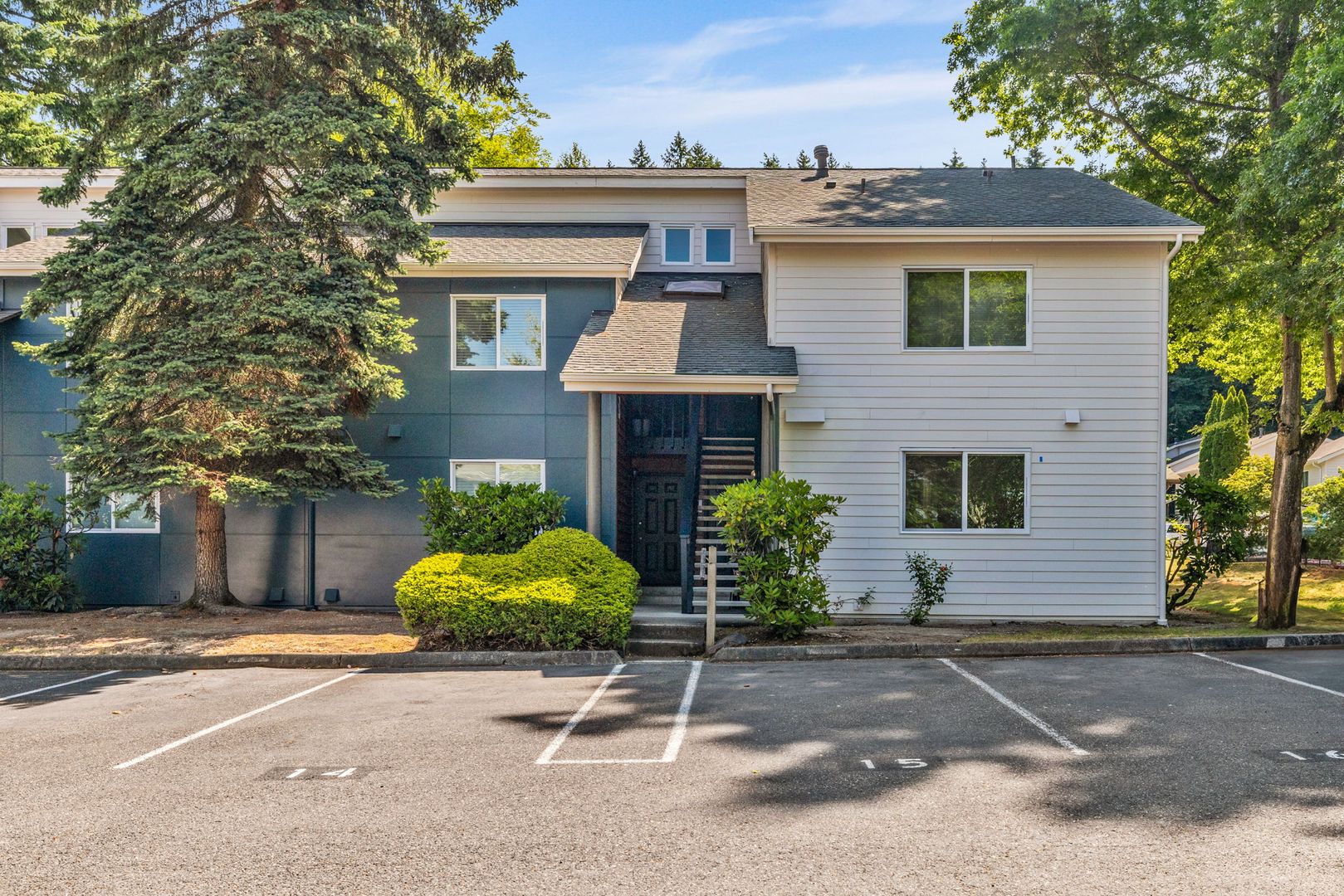 Kirkland Condo: 12608 NE 119th St., #B8