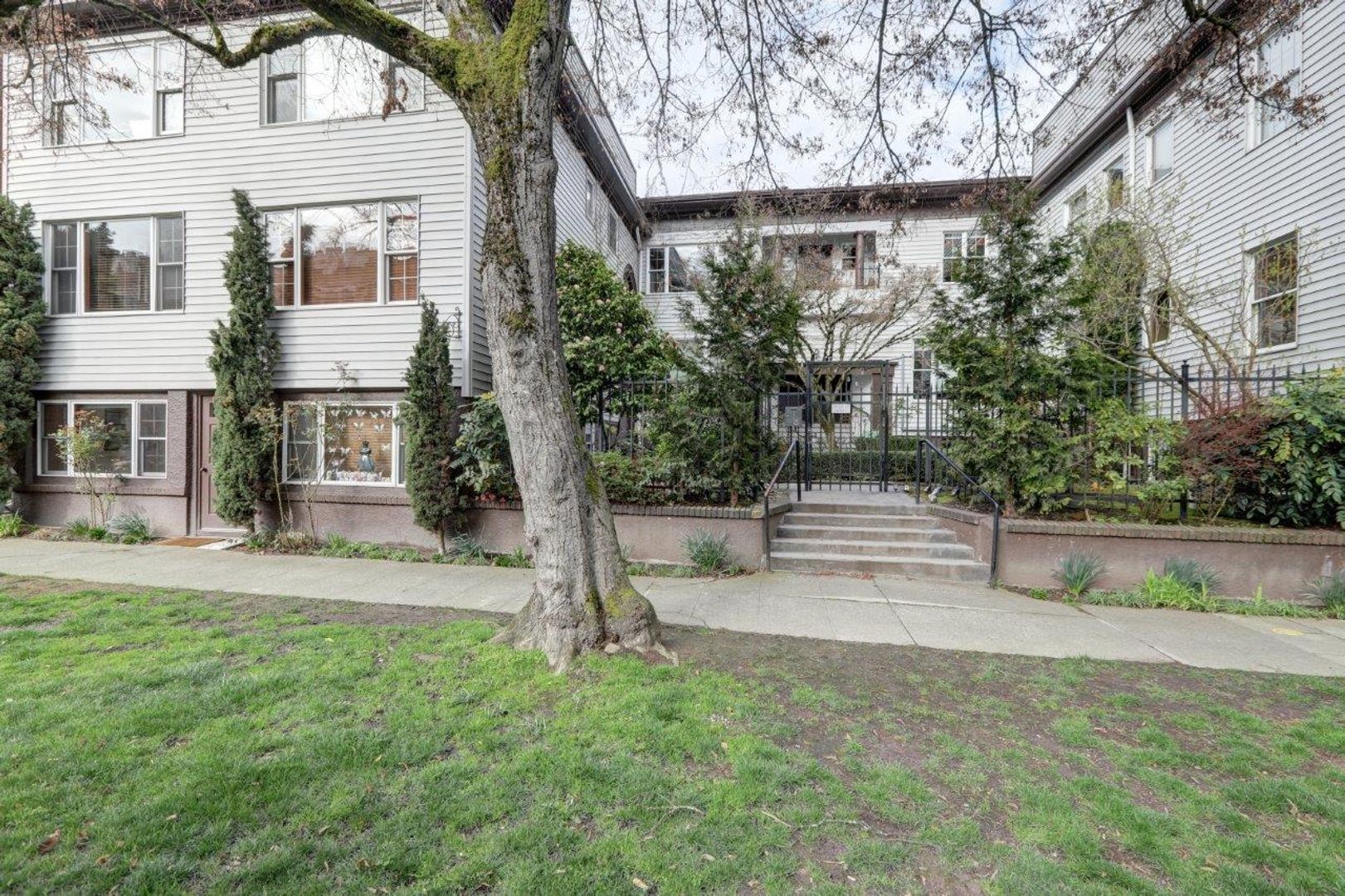 Seattle Condo: 215 17th Ave E, #10