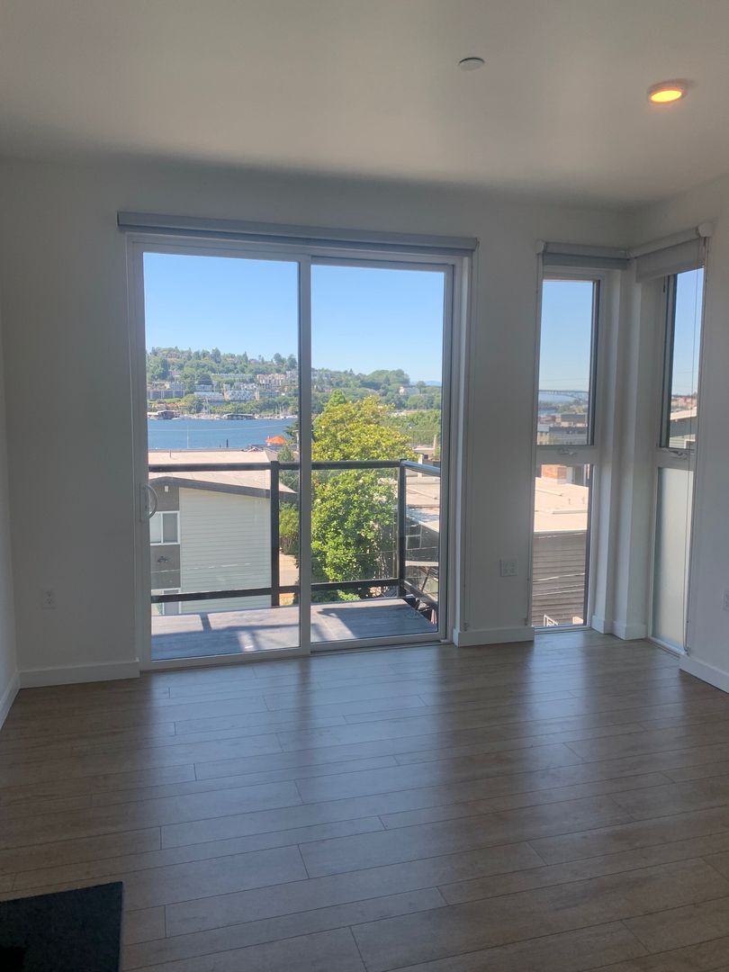 Seattle Apartment: 2227 Yale Ave E