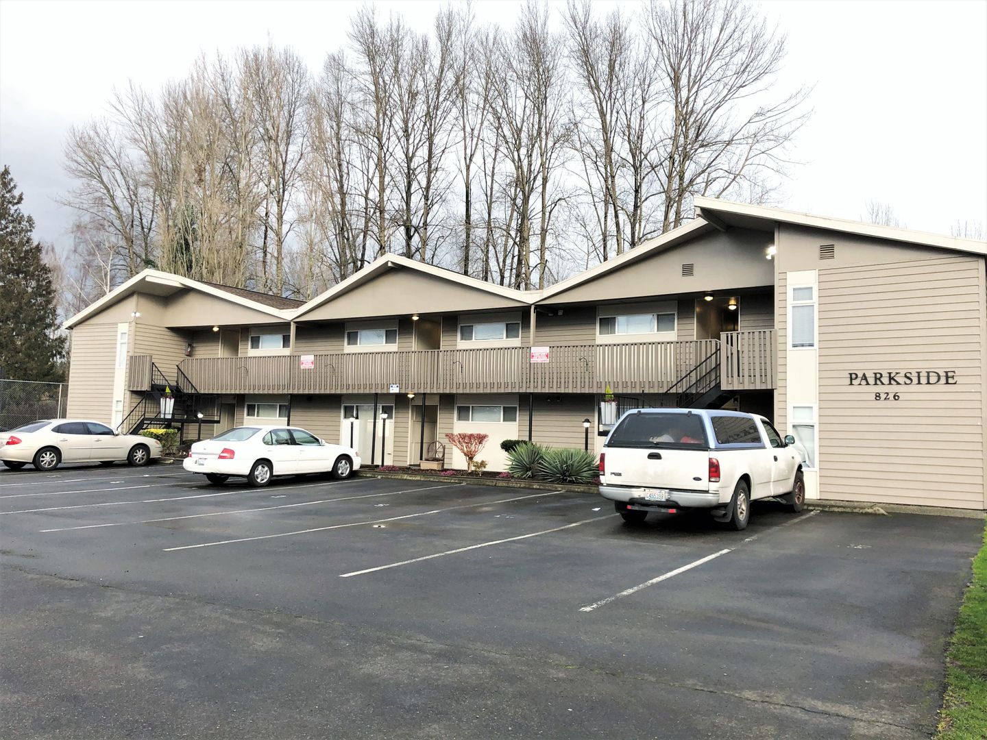 Kent Apartment: 826 Woodford Ave N