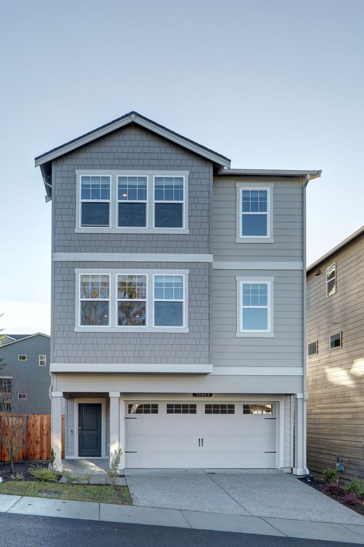 Everett House: 13029 13th Place W