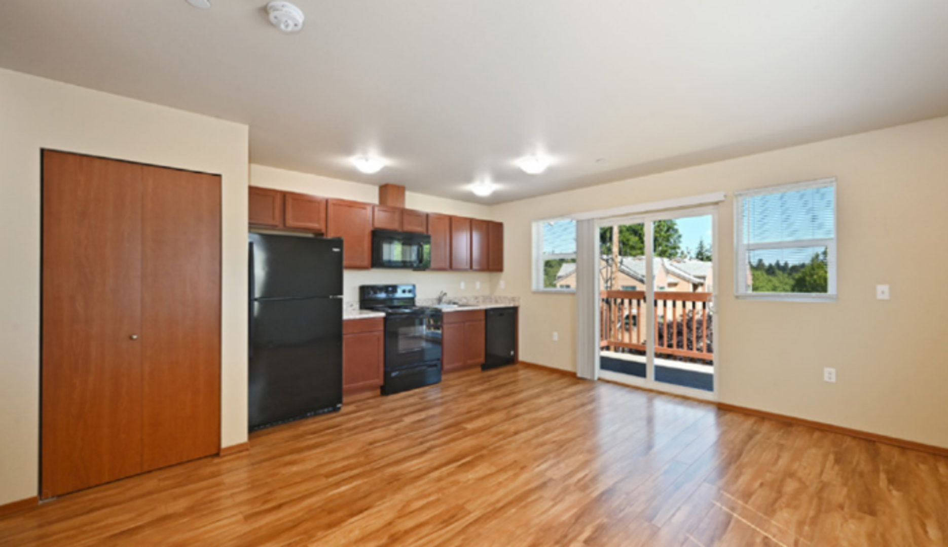 Burien Apartment: 12210 Ambaum Blvd SW