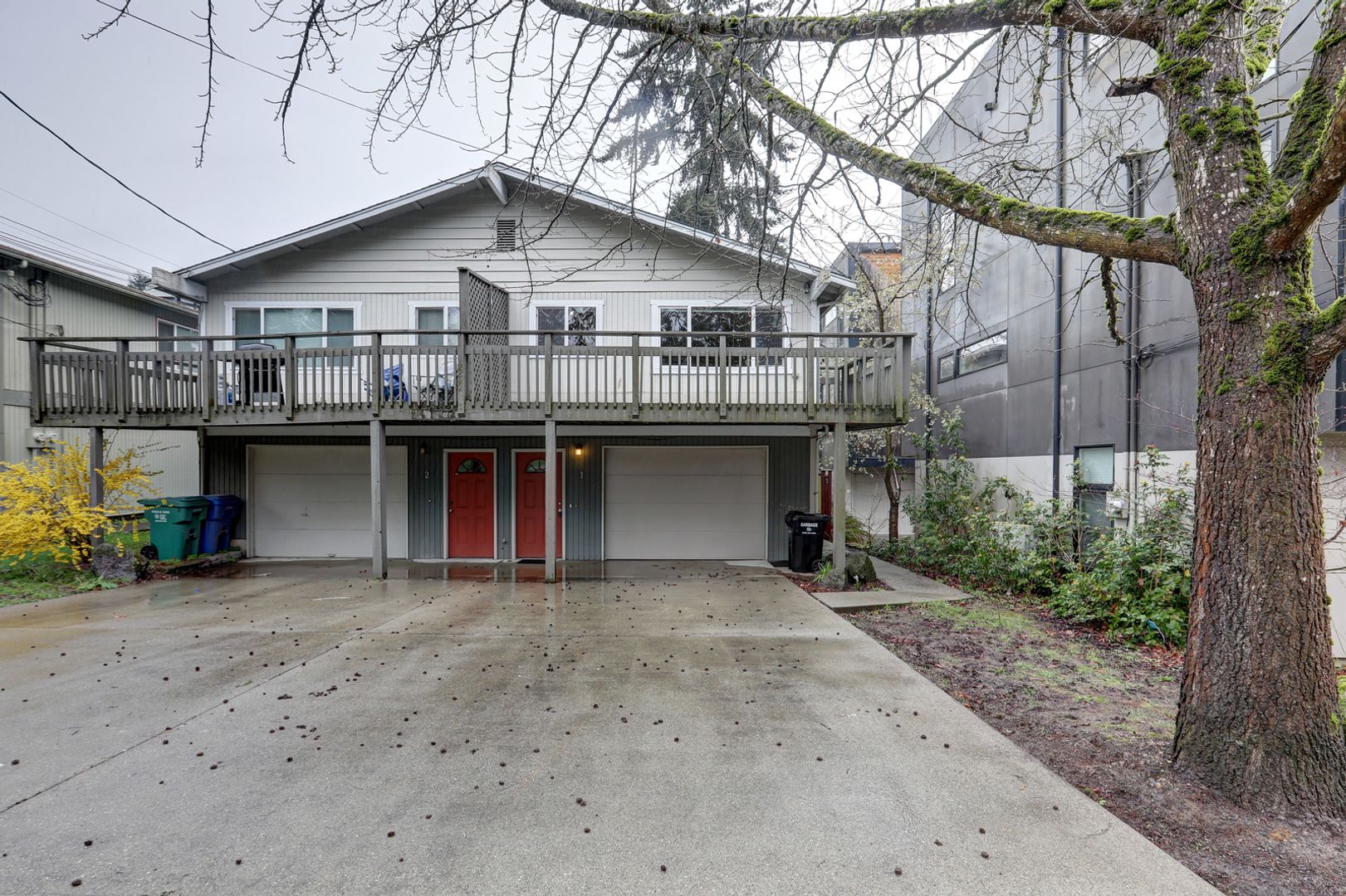 Seattle Apartment: 2822 SW Genesee St