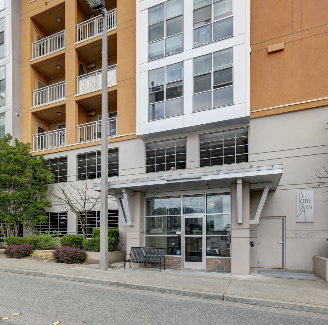 Bellevue Condo: 118 107th Avenue NE #B105