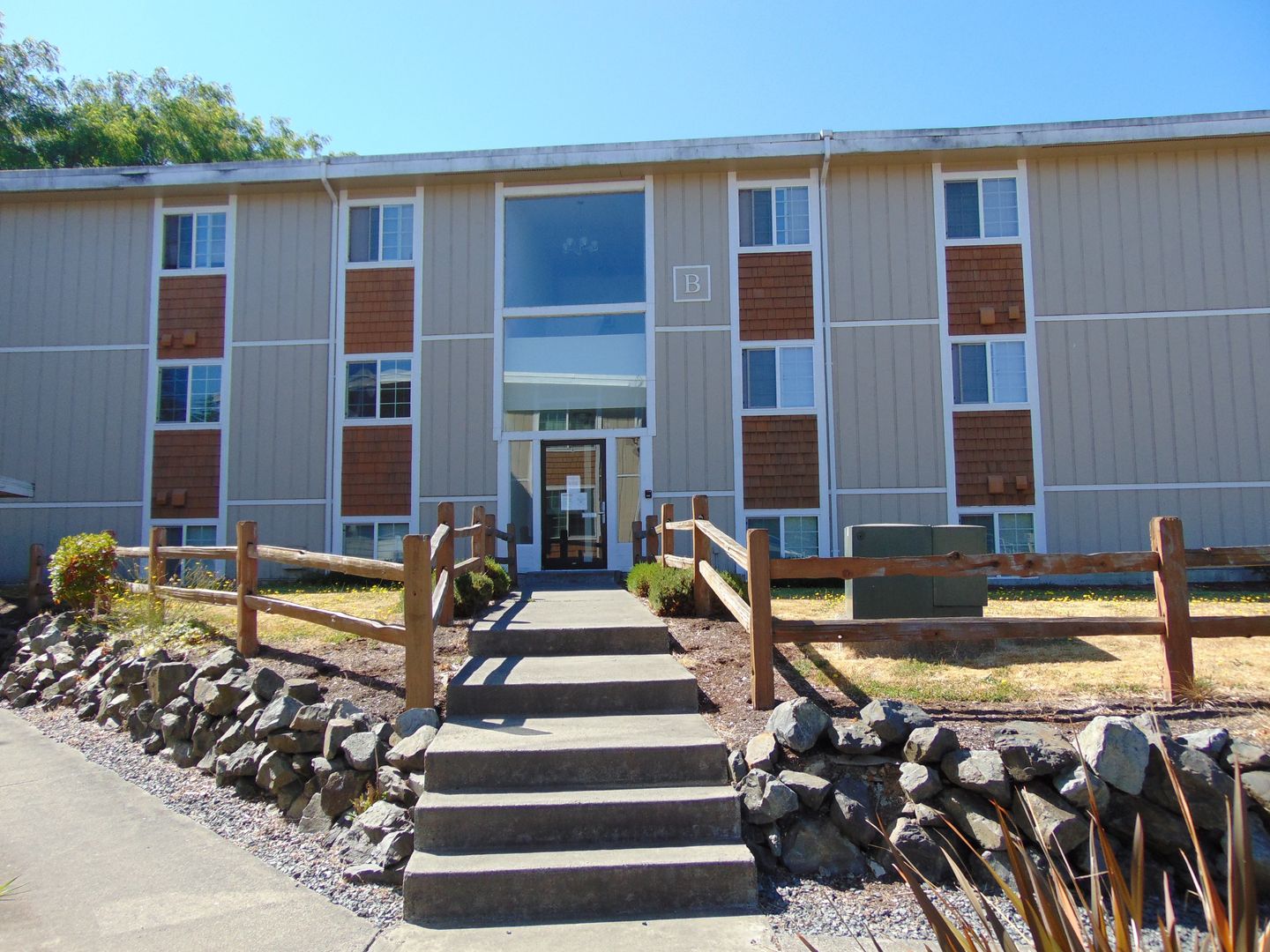 Everett Apartment: 832 W Casino RD