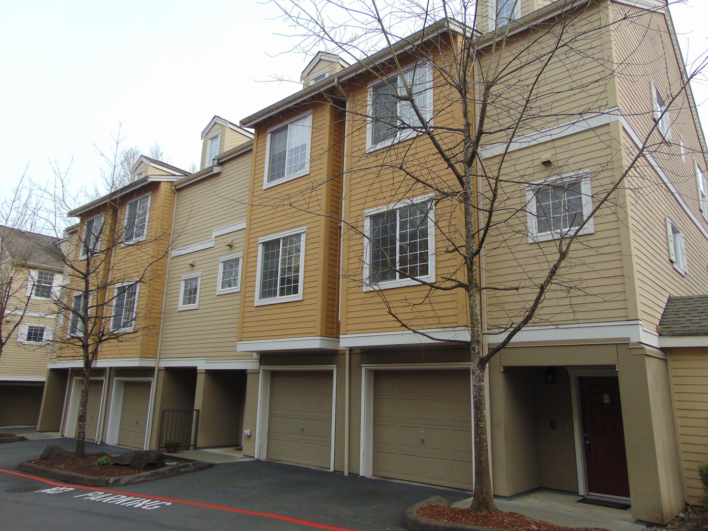 Renton Townhome: 1800 NE 40th St.  F-6