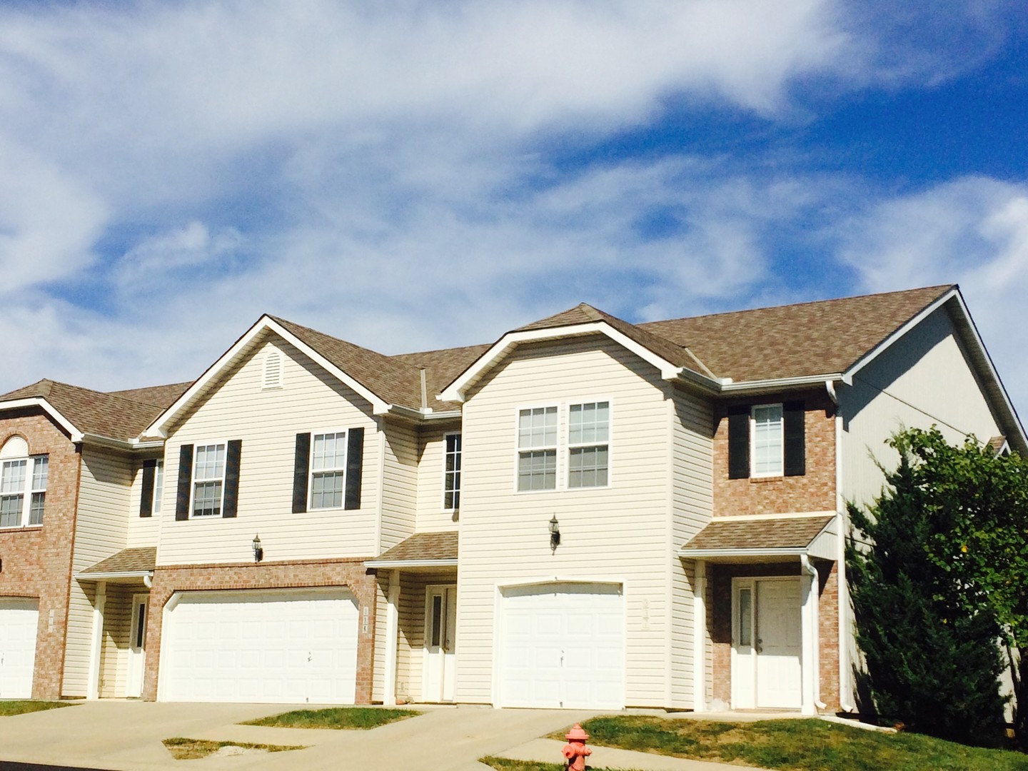 Blue Springs Apartment: 413 NE Adams Dairy Pkwy.