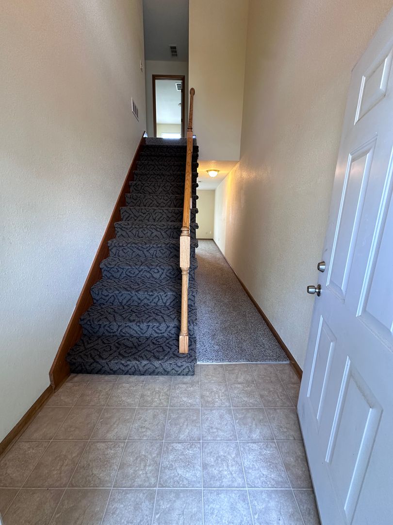Blue Springs Apartment: 293 NE Adams Dairy Pkwy.