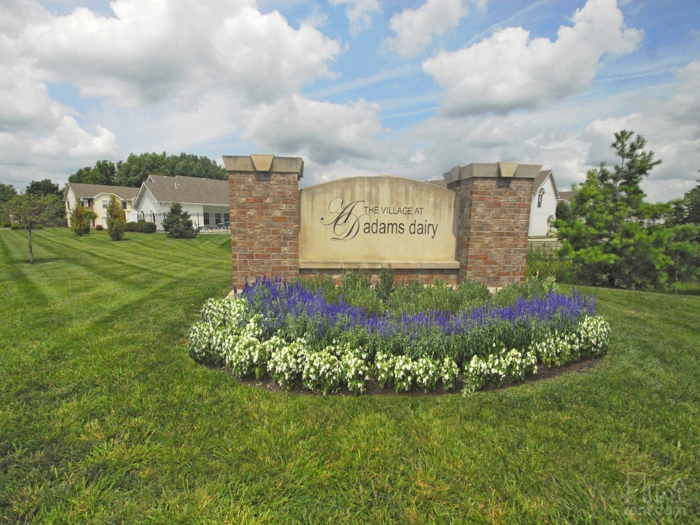 Blue Springs Apartment: 203 NE Adams Dairy Pkwy.