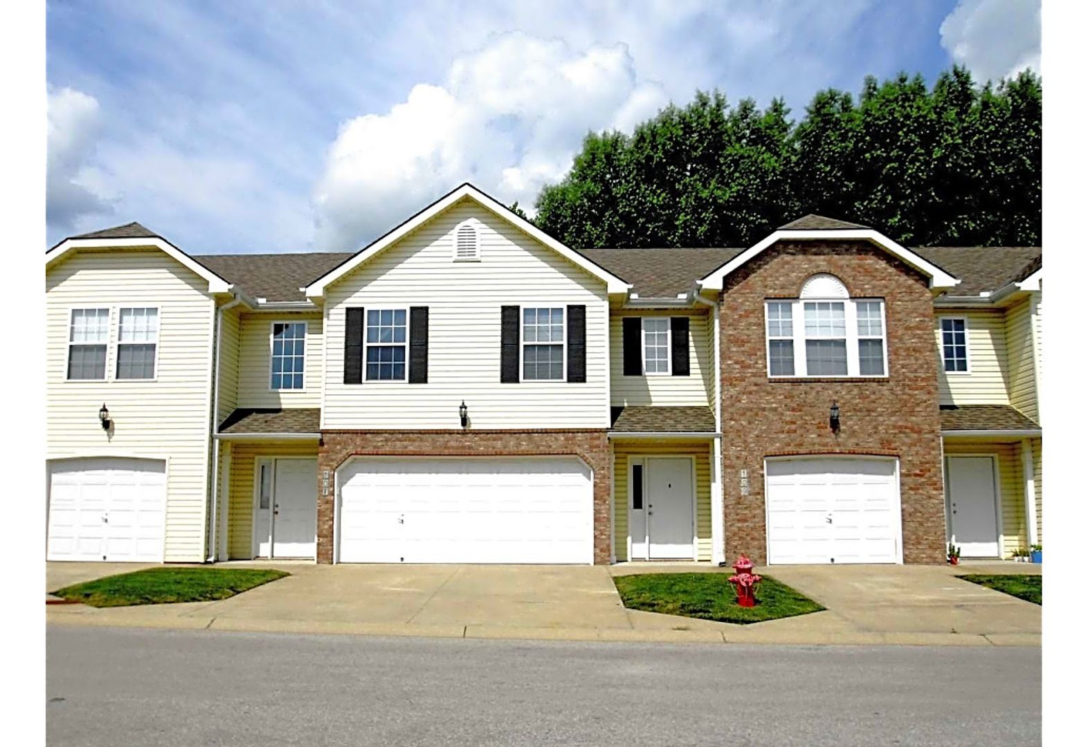 Blue Springs Apartment: 481 NE Adams Dairy Pkwy.